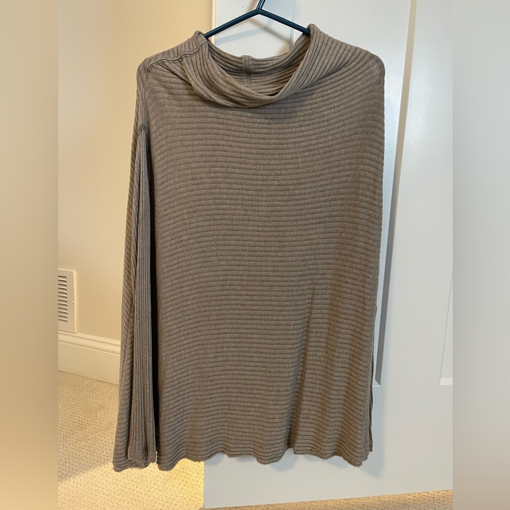 Free People split back tunic top - Picture 2 of 3